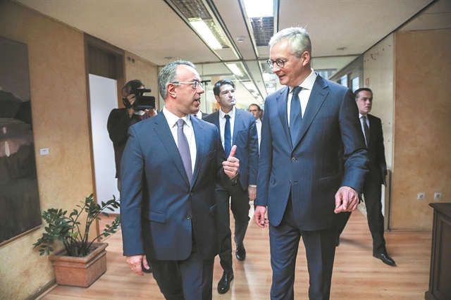 Γαλλική στήριξη, αλλά ανησυχία για κορωνοϊό