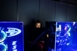 Έρευνα: Online τουλάχιστον 3,5 ώρες την ημέρα οι Έλληνες