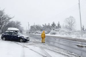 Κακοκαιρία: Προβλήματα σε δρόμους και κλειστά σχολεία