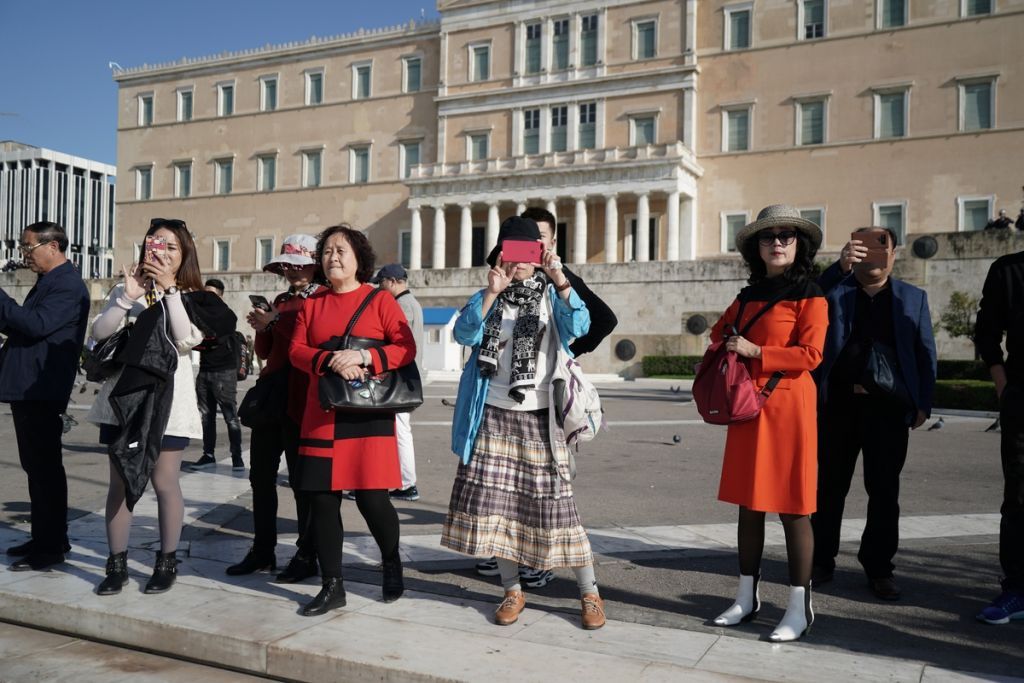 Ποιοι τουρίστες ξοδεύουν περισσότερα χρήματα στην Ελλάδα