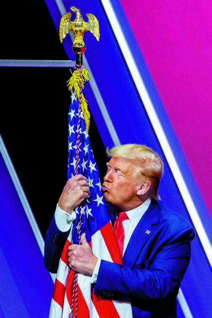 Δέκα μονάδες μπροστά από τον Μπάιντεν!