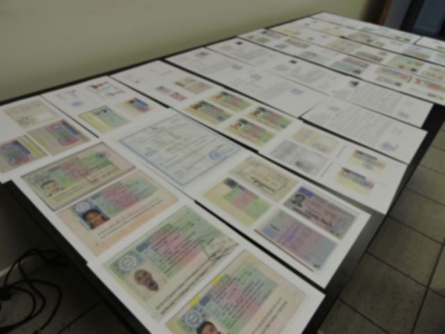 Απίστευτο κύκλωμα πλαστογράφησης διαβατηρίων με συμμετοχή έξι αστυνομικών