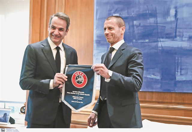 Από την απόλυτη σιωπή στη μεγάλη αμηχανία