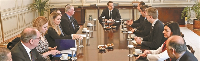 Αλλαγή σελίδας με υπογραφή UEFA/FIFA