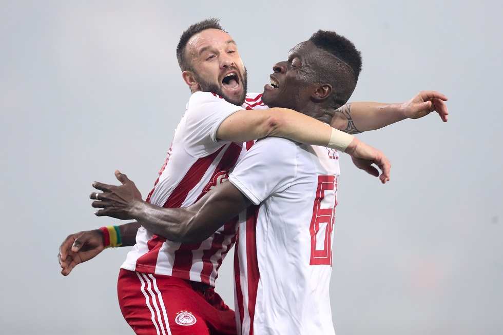 Ο Ολυμπιακός πήρε την πρόκριση κερδίζοντας τη Λαμία 3-2 με ηγέτη τον Βαλμπουενά