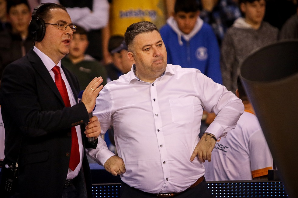 Έκρηξη Μάκη Γιατρά κατά διαιτητών