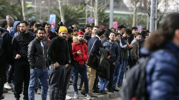«Θα κάνουμε ότι χρειαστεί για να φυλάξουμε τα σύνορα» διαμηνύει η ελληνική κυβέρνηση