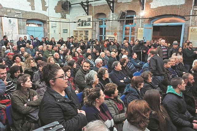 Στα κάγκελα για τις κλειστές δομές