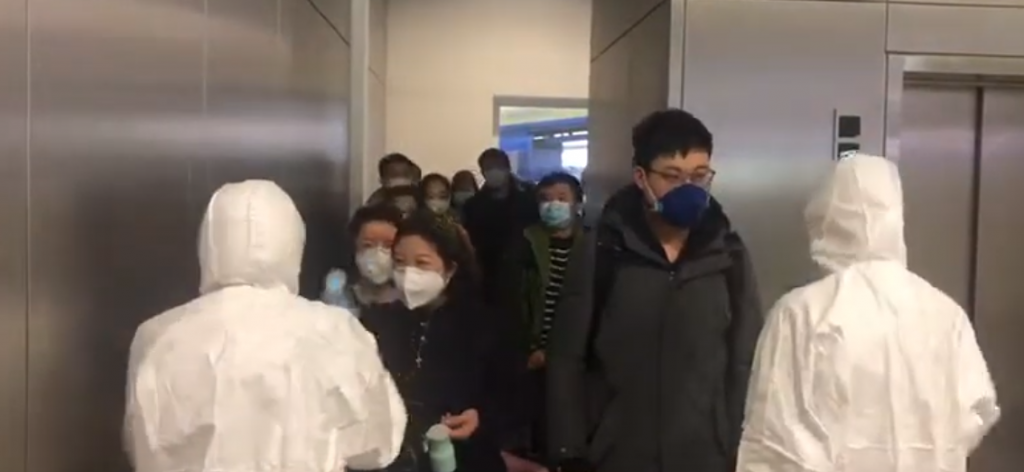 Κορωνοϊός: Θερμομέτρηση επιβατών στο «Ελευθέριος Βενιζέλος»