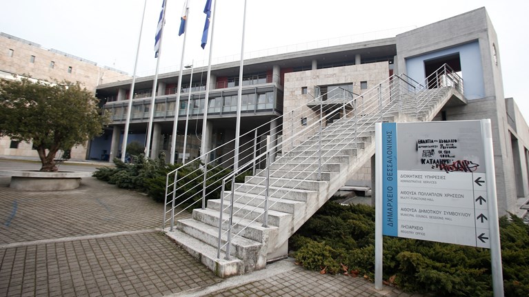 Απολυμάνθηκε το δημαρχείο της Θεσσαλονίκης – Το επισκέφτηκε η 38χρονη ασθενής