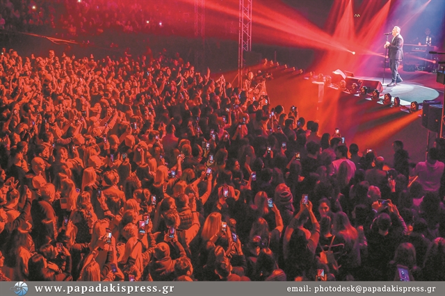 Ολο το γήπεδο μια παρέα