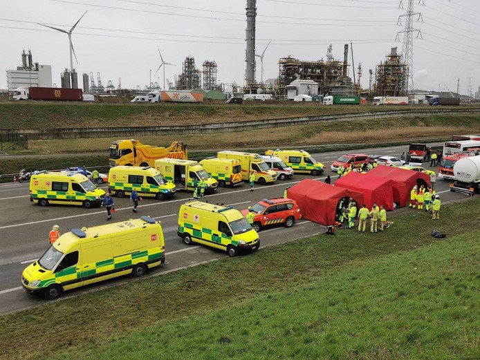 Βέλγιο: Ένας νεκρός και 49 τραυματίες σε καραμπόλα στην Αμβέρσα