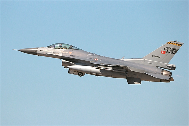 Μπαράζ υπερπτήσεων από τουρκικά F-16 στο Αιγαίο