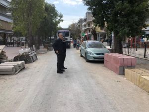 Αυτοψία Γ. Μώραλη στις εργασίες ανάπλασης της οδού Ειρήνης στο Νέο Φάληρο