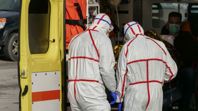 Κοροναϊός : Αγωνία για ύποπτα κρούσματα σε Αθήνα και Μυτιλήνη