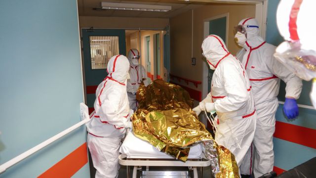 Κορωνοϊός : Πότε θα κλείνουν λιμάνια, σχολεία, θέατρα, γήπεδα