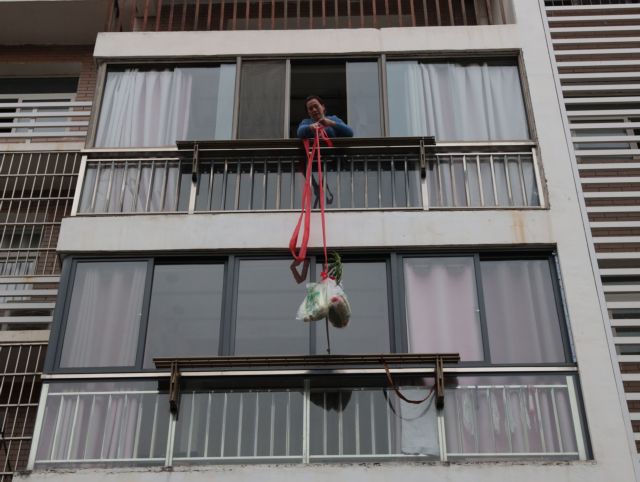 Κορωνοϊός: Τι αγοράζουν οι έγκλειστοι στα σπίτια Κινέζοι από το Διαδίκτυο