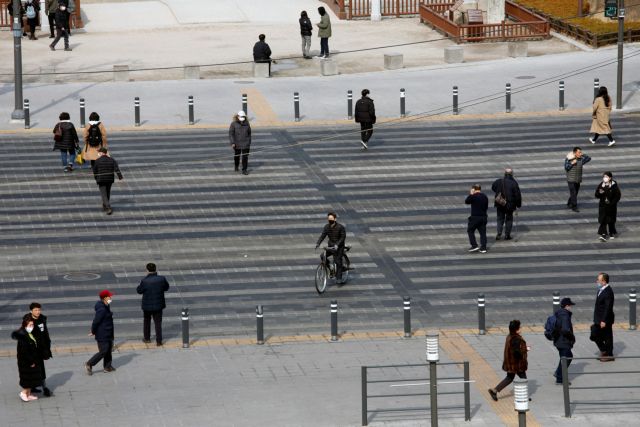 Κορωνοϊός : Μη μόνιμοι κάτοικοι της Ουχάν μπορούν πλέον να εγκαταλείπουν την πόλη