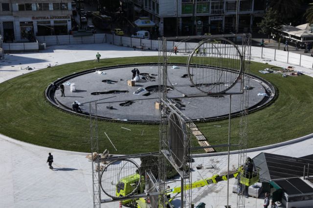 Πλατεία Ομονοίας: Νυχτερινές εικόνες από το νέο συντριβάνι