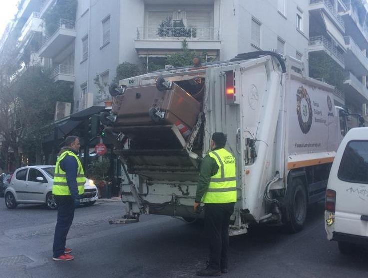 Τι εξυπηρετούν οι καφέ κάδοι που έχουν τοποθετηθεί στο Κολωνάκι
