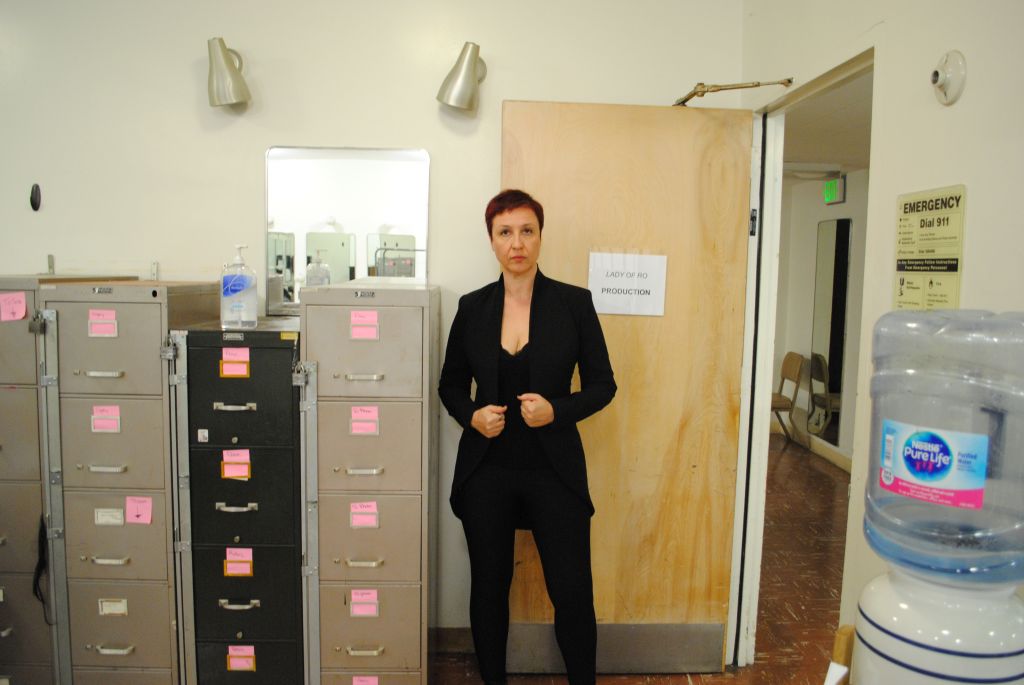 Η Κυρα της Ρω: H παράσταση της Κατερίνας Μπερδέκα έριξε αυλαία στο Λος Άντζελες