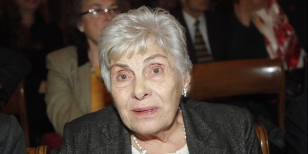 Κική Δημουλά : Αγωνία για τη σπουδαία ποιήτρια που νοσηλεύεται στη ΜΕΘ