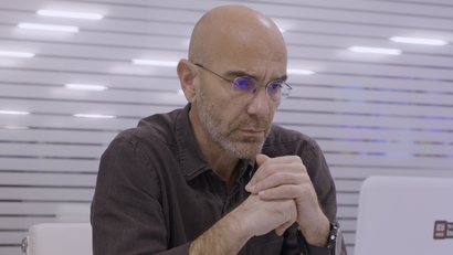 MEGA PAPERS: Πρεμιέρα για την εκπομπή του Χάρη Καρανίκα στο MEGA