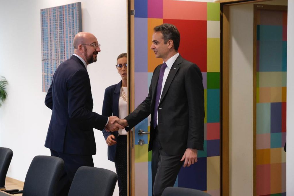 Συνάντηση Μητσοτάκη – Σαρλ Μισέλ, ενώ η μάχη για τον προϋπολογισμό της ΕΕ συνεχίζεται