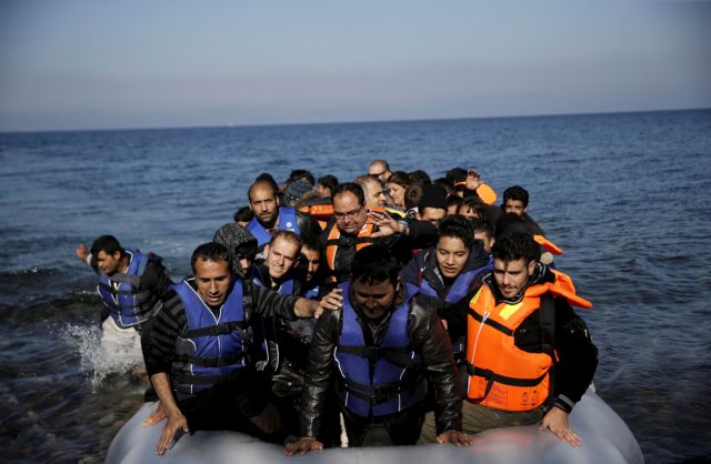 Πόλεμος κυβέρνησης – ΣΥΡΙΖΑ για το προσφυγικό