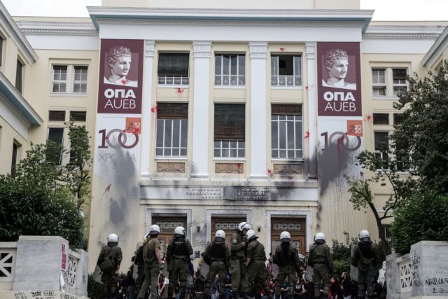 Καταγγελία ότι αστυνομικός με πολιτικά έβγαλε όπλο μέσα στην ΑΣΟΕΕ