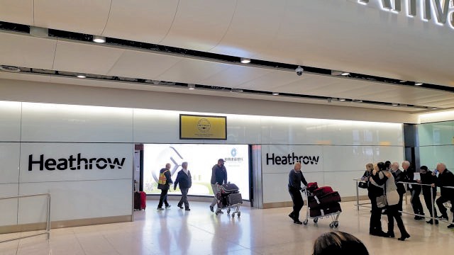 Οι πρώτοι Ελληνες στο Λονδίνο λίγες ώρες μετά το Brexit