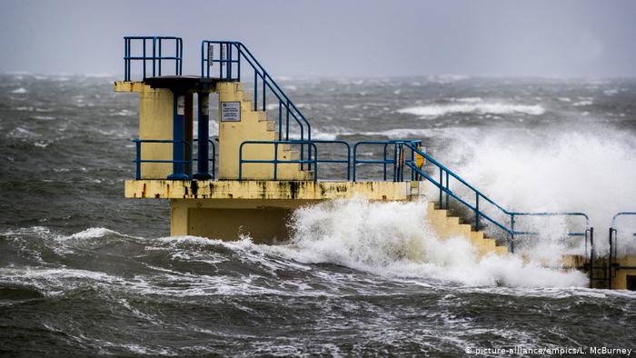 Και η Γερμανία οχυρώνεται για τον τυφώνα «Σαμπίνε»