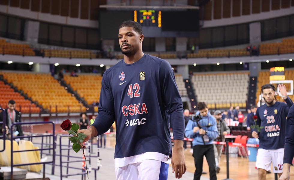 Συγκίνηση στο ΣΕΦ : Φόρος τιμής στα θύματα της «Θύρας 7»