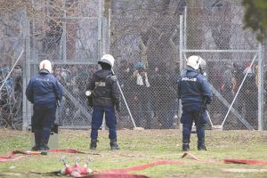 Σινιάλο από την Αγκυρα για «εισβολή» προσφύγων