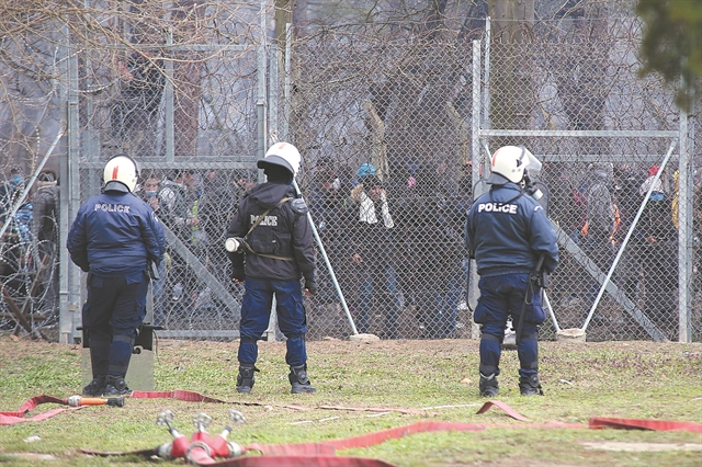 Σινιάλο από την Αγκυρα για «εισβολή» προσφύγων