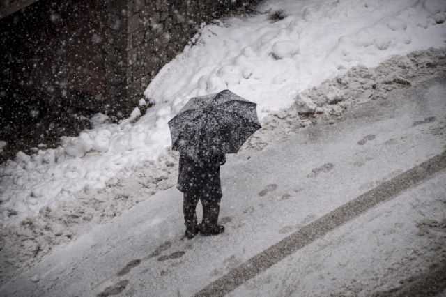Στην λευκά ντύθηκε η Δυτική Μακεδονία – Χιονοπτώσεις σε Λασίθι και Ανώγεια