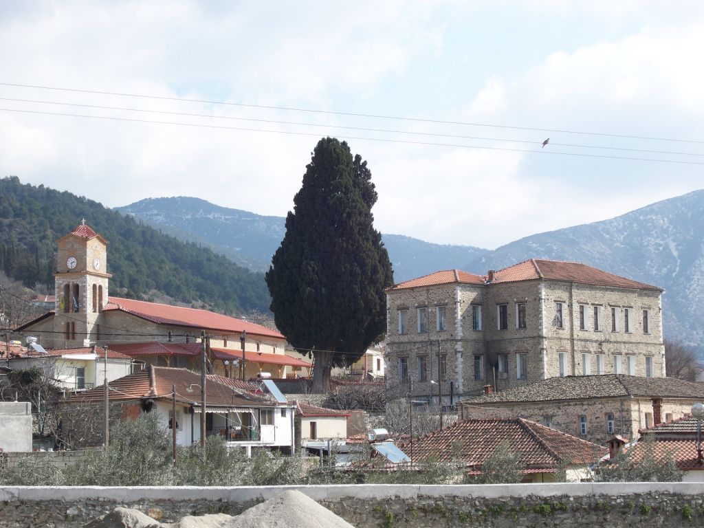 Τσαριτσάνη : Η Οικονόμειος Σχολή, ο πύργος του Μάμτζιου και ο ναός του Αγίου Νικολάου