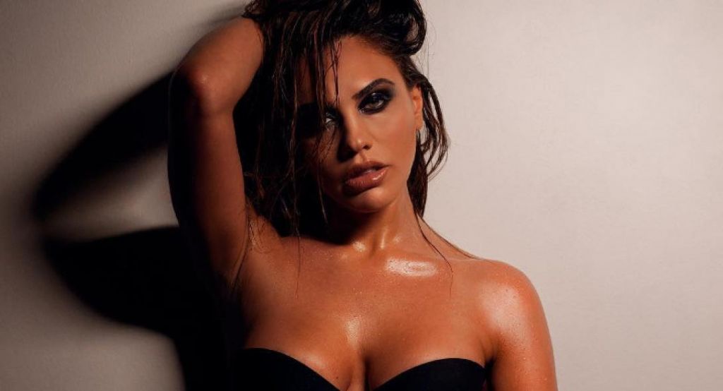 Κόνι Μεταξά : Κολάζει απολαμβάνοντας το αγαπημένο της πιάτο… γυμνή