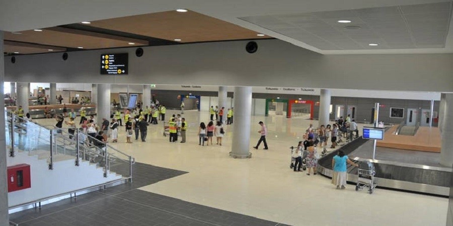 Συναγερμός στο Αεροδρόμιο Λάρνακας – Επιβάτης παρουσιάζει συμπτώματα του ιού