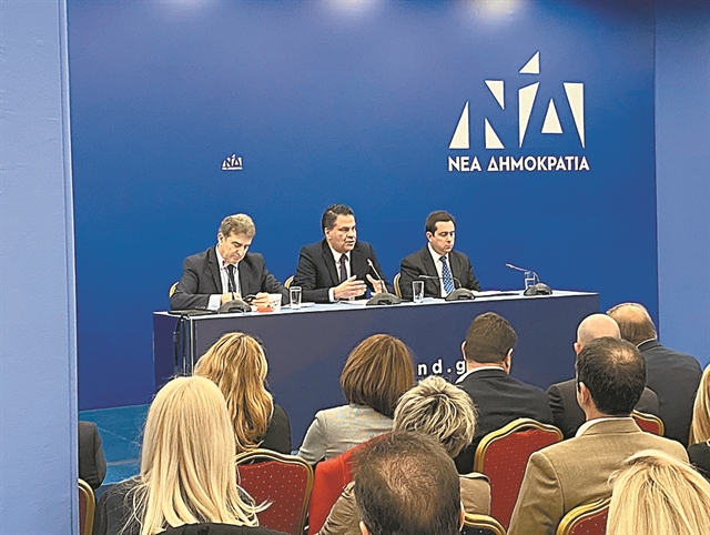 Τριπλή αποστολή για το Προσφυγικό