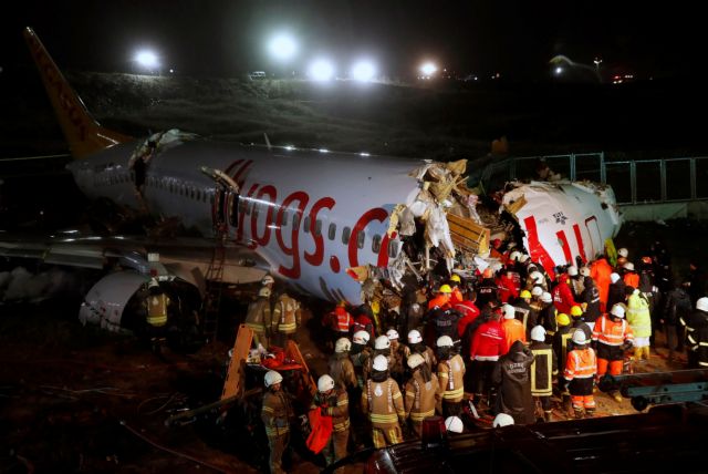 Boeing 737: Συγκλονιστικές μαρτυρίες από τους επιβάτες που επέζησαν από τη φοβερή πρόσκρουση | tanea.gr