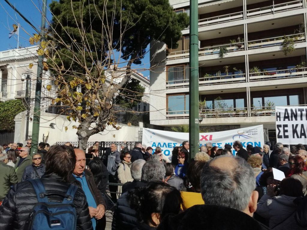 Στελέχη της Χρυσής Αυγής στη συγκέντρωση διαμαρτυρίας για το Προσφυγικό