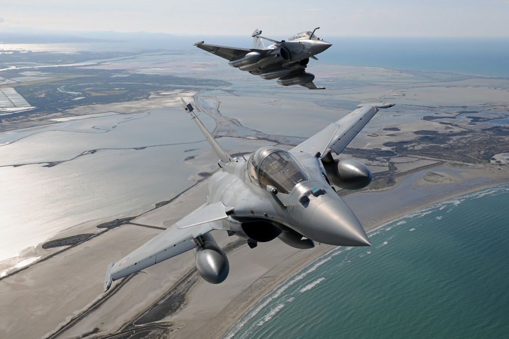Οργισμένα πρωτοσέλιδα στην Τουρκία για την πτήση γαλλικών μαχητικών Rafale πάνω από την Κύπρο