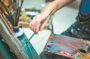 Πώς ζουν οι εικαστικοί καλλιτέχνες στην Ελλάδα;