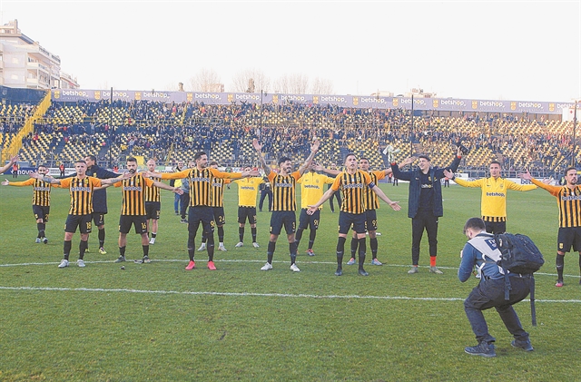 Νίκη με δωδέκατο παίκτη τον… Βικελίδη