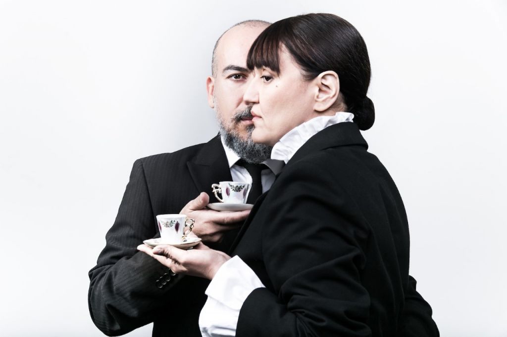 «Απόσταση αναπνοής» από το θέατρο και τον κινηματογράφο