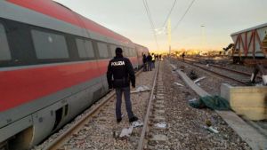Εκτροχιασμός αμαξοστοιχίας κοντά στο Μιλάνο με δύο νεκρούς