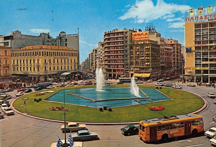 Ανάπλαση Ομόνοιας : Η νέα πλατεία θα έχει και… γκαζόν  Νέες εικόνες από την ανάπλαση