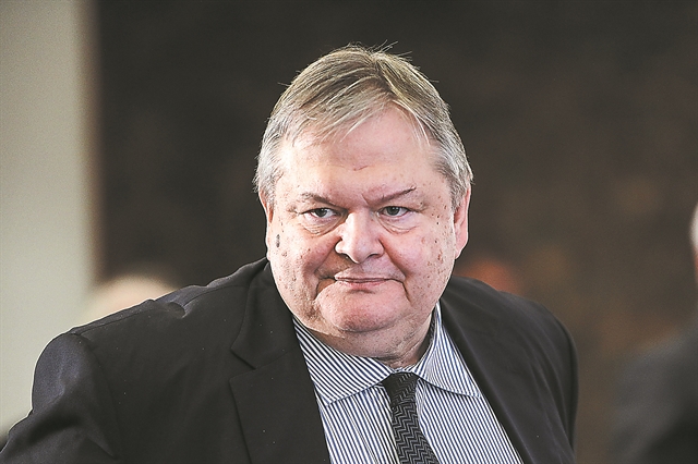 Τώρα όλοι καμαρώνουν για τα «αόρατα» υποβρύχια