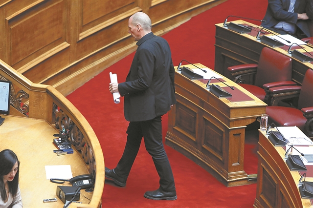 Τι κρύβει το στικάκι του Γιάνη Βαρουφάκη